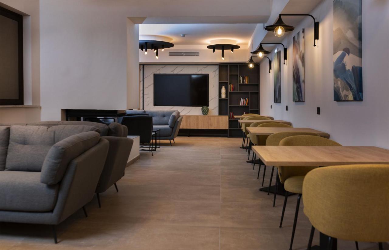 Donna VI Hotel Geraci Siculo ภายนอก รูปภาพ