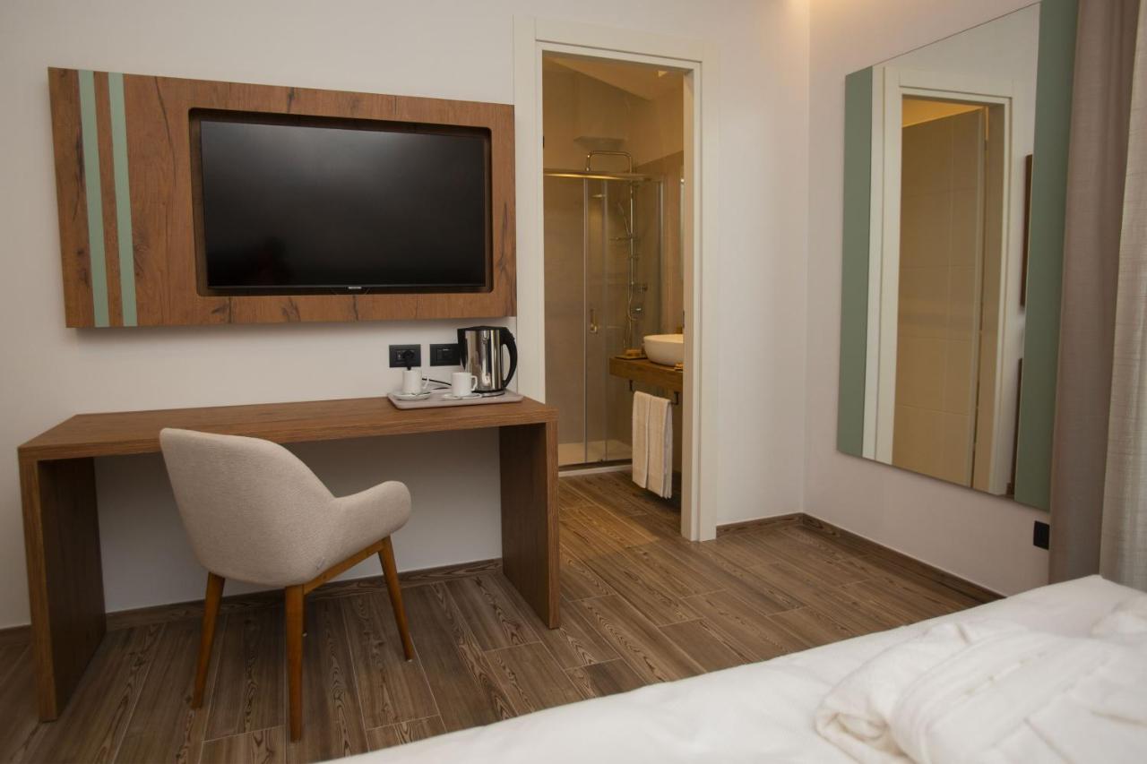 Donna VI Hotel Geraci Siculo ภายนอก รูปภาพ